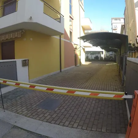 Miramar - Attico Bilocale - Agenzia Cocal Apartment Caorle Exterior photo